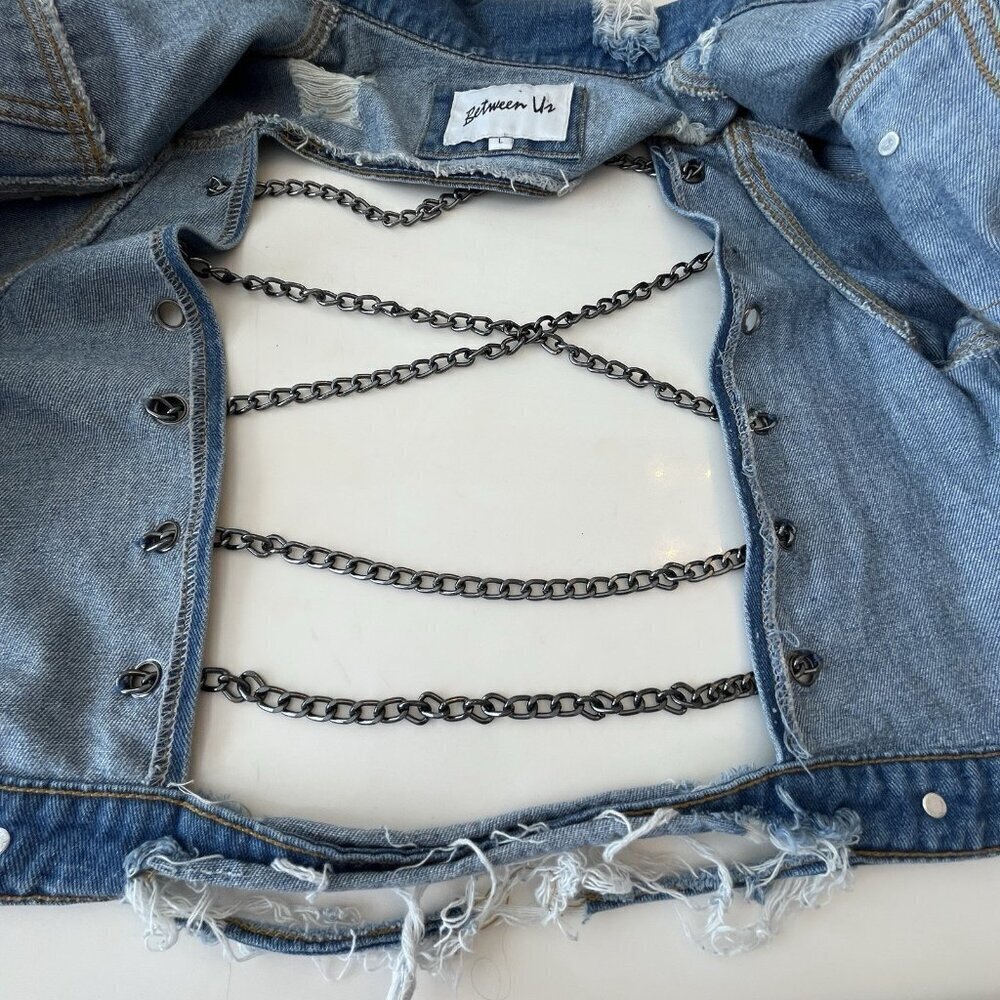 Womens Thrashed Denim Trucker Jacket Chain Open Back Detail Grunge Punk Large - Picture 12 of 14